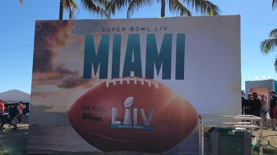Cartaz anunciando o Super Bowl 54 em Miami, na Flórida - Patrick Mesquita/UOL