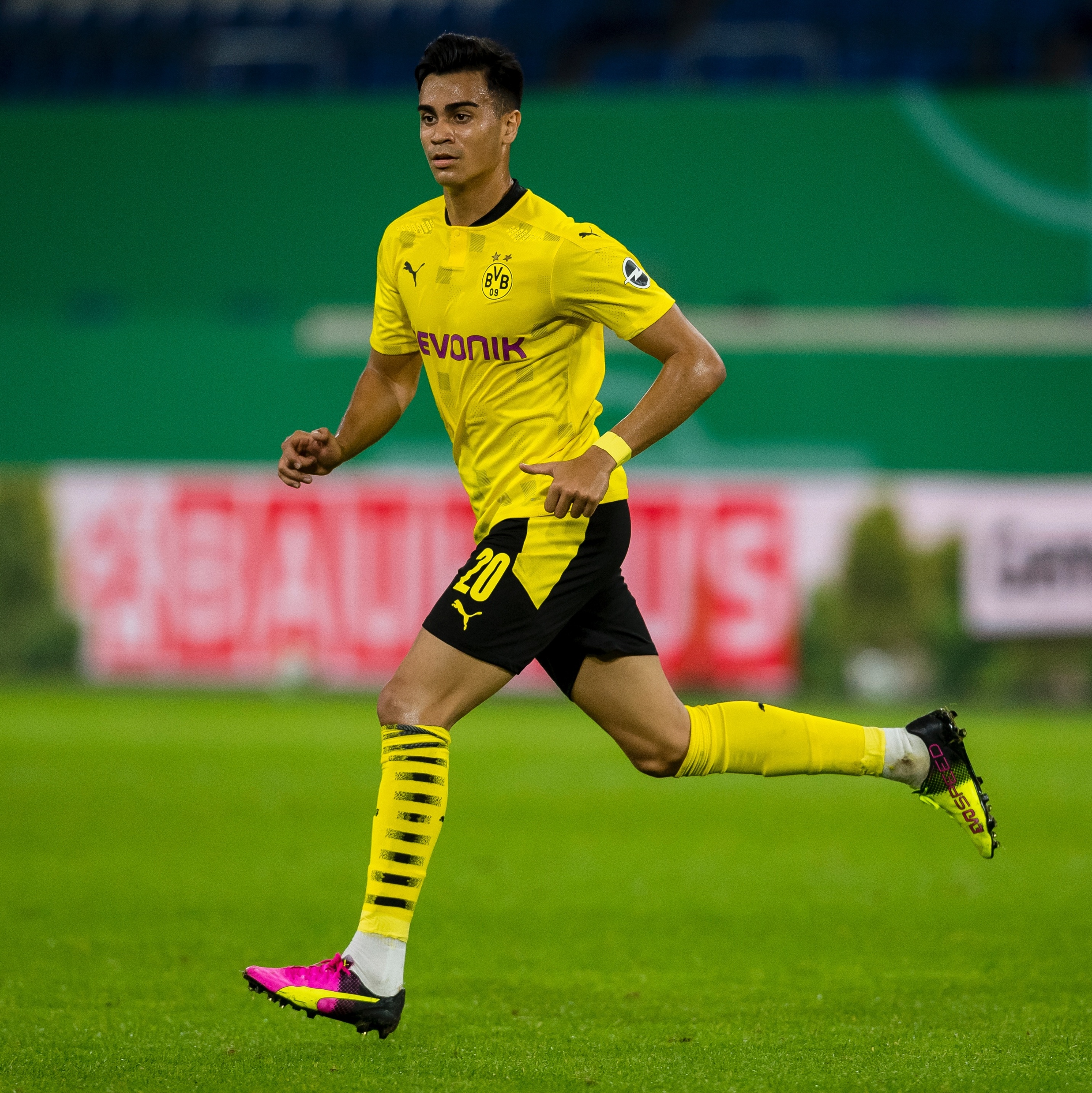 Sem espaço, Reinier pode deixar empréstimo com o Borussia Dortmund.