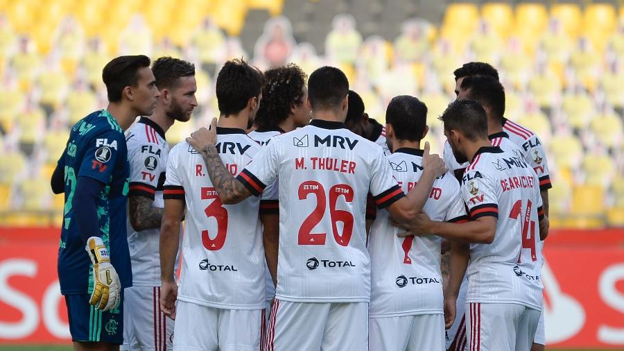 Jogadores do Flamengo em momento de união antes de jogo contra o Barcelona (EQU) pela Copa Libertadores 2020 - RODRIGO BUENDIA / POOL / AFP