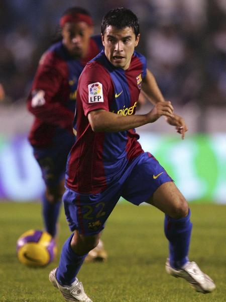 Javier Saviola, com Ronaldinho ao fundo, durante jogo do Barcelona - Denis Doyle/Getty Images