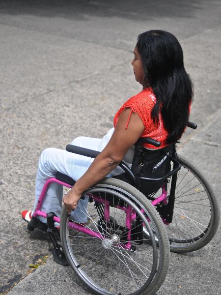 Mulher em cadeira de rodas -  Kike Calvo/Universal Images Group via Getty Images