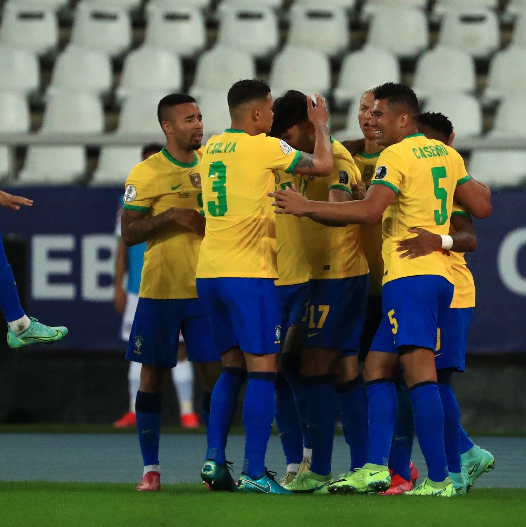 Brasil dá show e elimina Chile da Copa do Mundo 2018