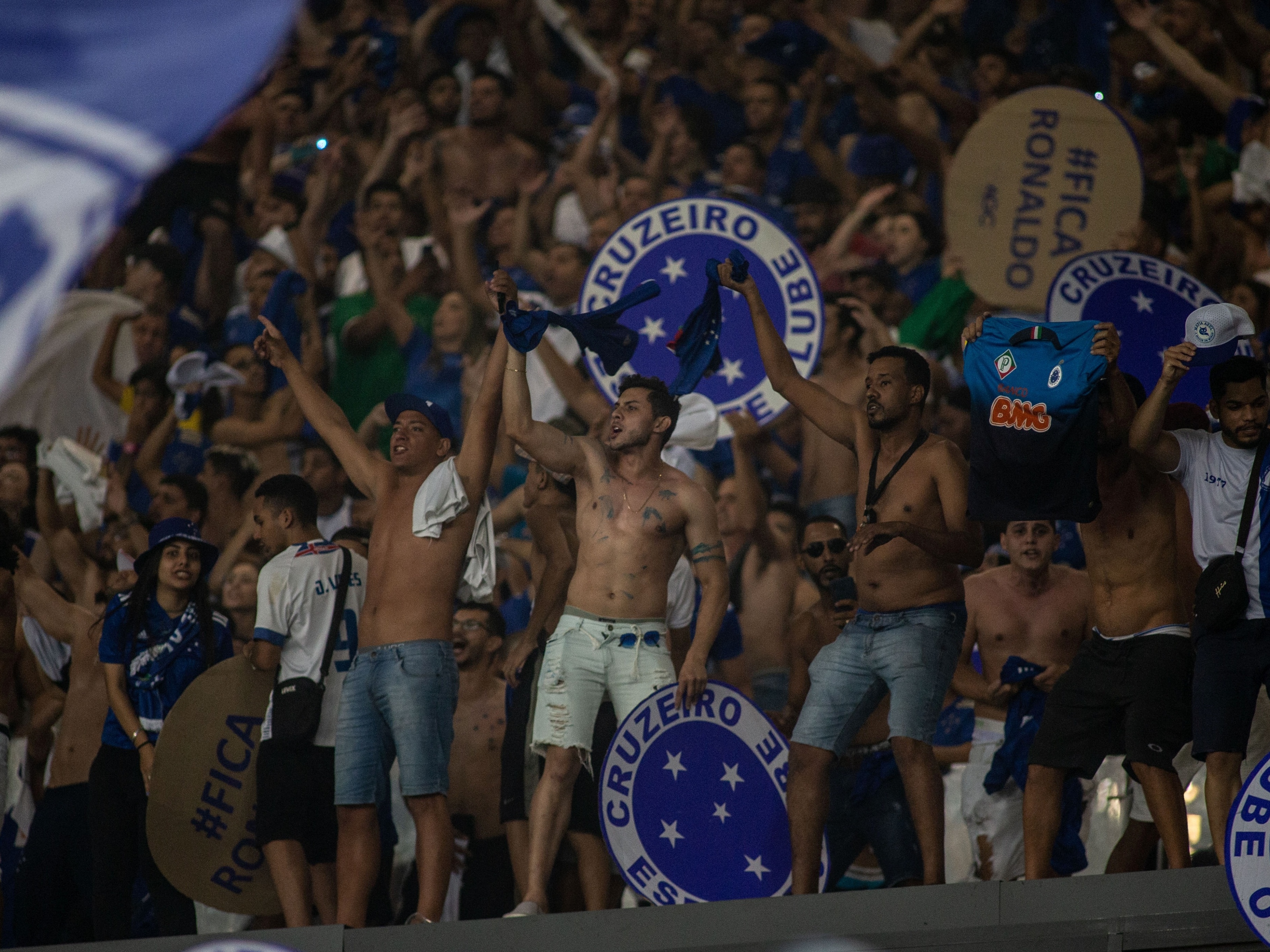 Joguem com raça e amor: torcida envia mensagens de incentivo ao time do  Cruzeiro - Superesportes