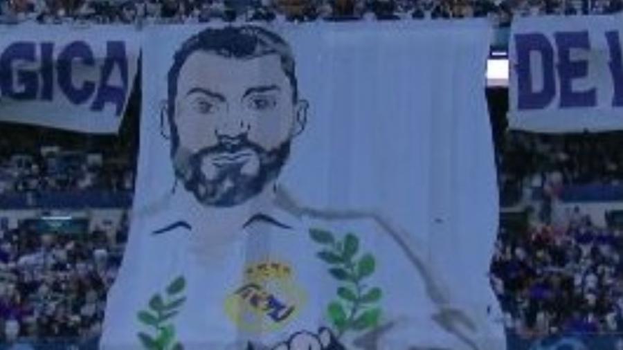 Faixa no Santiago Bernabéu para homenagear Benzema remeteu internautas à imagem de Gil do Vigor - Reprodução/Twitter