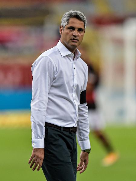 Rodrigo Santana, então técnico do Coritiba durante partida do Brasileirão de 2020 - Thiago Ribeiro/AGIF