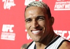 Charles do Bronx enfrenta Ilia Topuria por cinturão vago no UFC 317