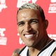 Charles do Bronx enfrenta Ilia Topuria por cinturão vago no UFC 317
