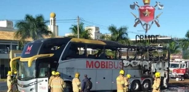 Ônibus com time de futebol pega fogo durante viagem para jogo do Campeonato  Paraibano, Paraíba