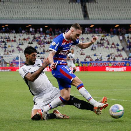 Pochettino, do Fortaleza, em ação contra o Botafogo, pelo Brasileirão