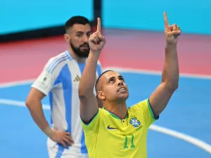 Brasil é hexa no futsal graças a Willian, o melhor goleiro do mundo