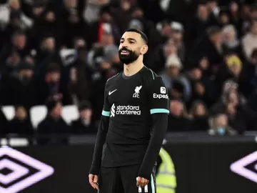 Líder Liverpool goleia o West Ham com novo show de Salah