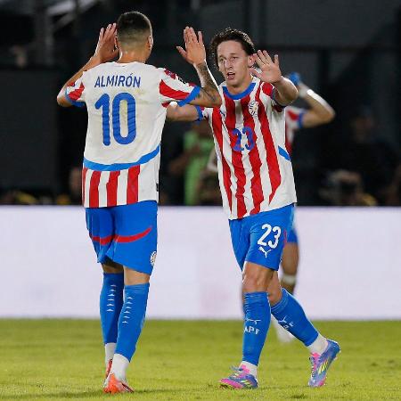 Galarza comemora gol em Paraguai x Uruguai, duelo das Eliminatórias Galarza comemora gol em Paraguai x Uruguai, duelo das Eliminatórias