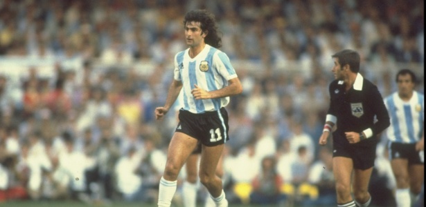  Mario Kempes foi decisivo no título da Argentina na Copa de 1978 com 6 gols em 7 jogos - Steve Powell/Getty Images
