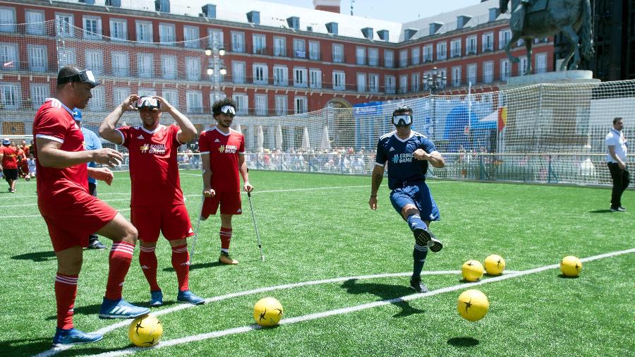 O trio e outras lendas ainda disputaram um mini torneio em Madri - Curto de la Torre/AFP