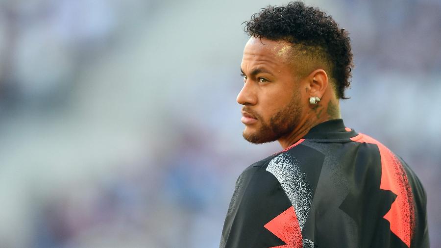 Neymar aquece antes de jogo do Paris Saint-Germain contra o Bordeaux - Nicolas Tucat/AFP