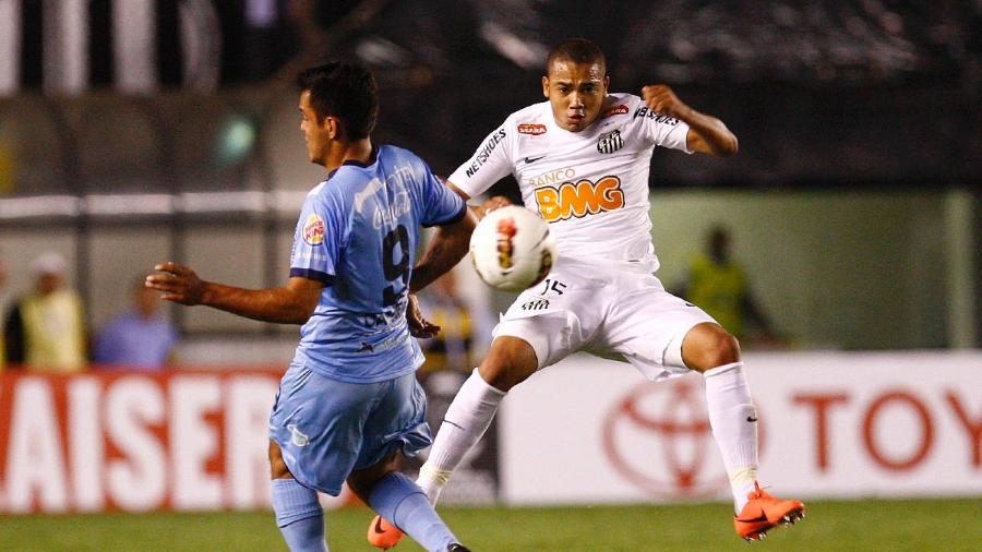 Volante Adriano, em atuação pelo Santos durante a Libertadores - Ricardo Saibun/Santos FC