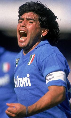 Maradona jogando pelo Napoli