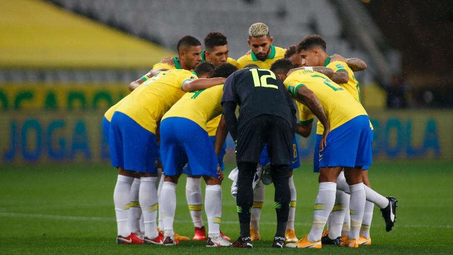Seleção brasileira reunida antes de partida contra a Bolívia pelas Eliminatórias; adversário de hoje (13) é o Peru - Miguel Schincariol