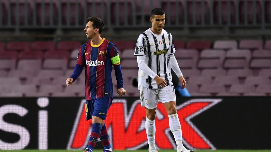 Lionel Messi e Cristiano Ronaldo durante partida recente entre Barcelona e Juventus; dupla disputa troféu ao lado de Lewandowski - David Ramos/Getty Images