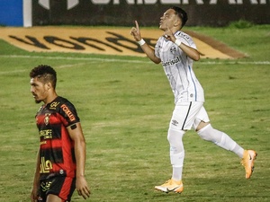 Pepê vê campo pesado e valoriza reação do Grêmio após empate