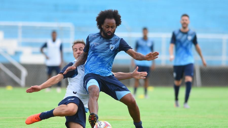 Celsinho, do Londrina, durante treinamento da equipe - Gustavo Oliveira/ Londrina Esporte Clube