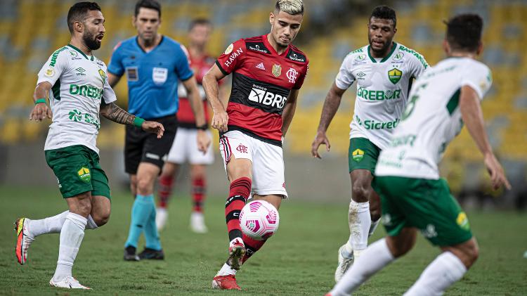 Queridinho do Fla, Andreas para na defesa do Cuiabá. E isso é um problema
