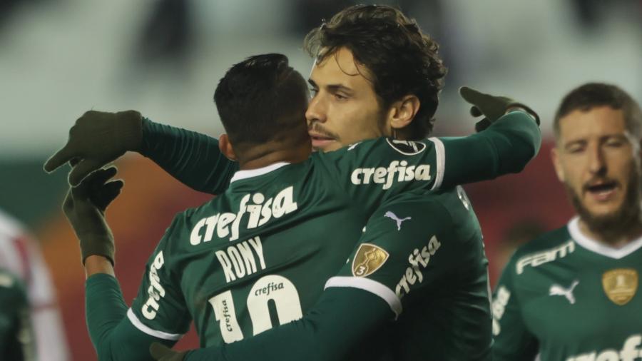 Festejado por Rony, meia chegou aos 14 gols com a camisa da equipe paulista no torneio continental - Daniel Rodrigo/Divulgação Conmebol