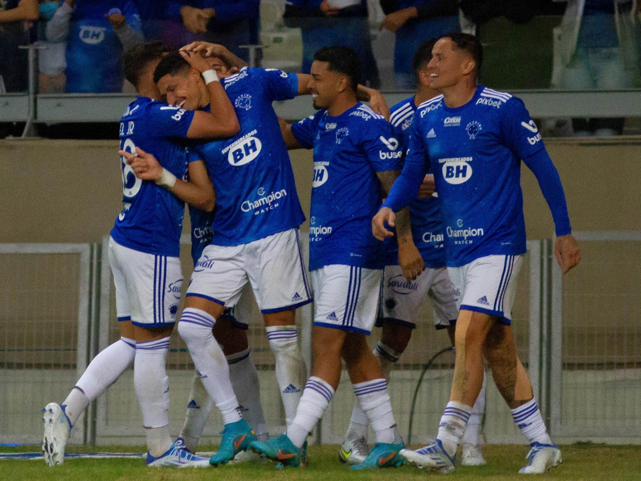 Ex-dirigente ironiza: 'Para que futebol? Agora, o Cruzeiro é uma