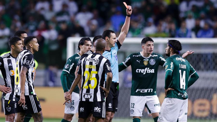 Duelo entre Palmeiras e Atlético-MG, pela Libertadores, gerou debate sobre superioridade numérica - Alexandre Schneider/Getty Images