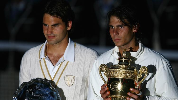 Roger Federer e Rafael Nadal, após a final de Wimbledon em 2008 - Julian Finney/Getty Images - Julian Finney/Getty Images