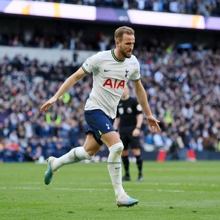 Harry Kane, do Tottenham, comemora gol sobre o Brighton, no Inglês - Justin Setterfield/Getty Images