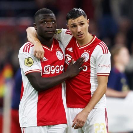  Berghuis e Brobbey são companheiros de Ajax - Reprodução