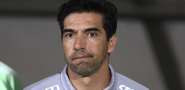 Palmeiras responde crítica de ex-presidente do Corinthians sobre Abel Ferreira.