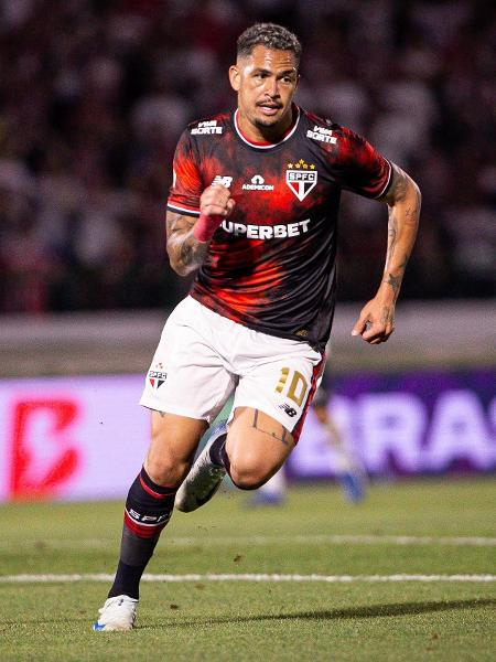 Luciano, do São Paulo, comemora gol sobre o Vasco em jogo do Campeonato Brasileiro - VICTOR FROES/AGÊNCIA F8/ESTADÃO CONTEÚDO