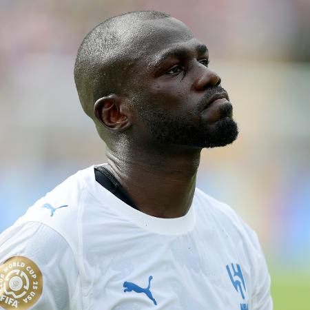 Koulibaly reclamou de dois possíveis pênaltis não marcados por Danny Makkelie Koulibaly reclamou de dois possíveis pênaltis não marcados por Danny Makkelie