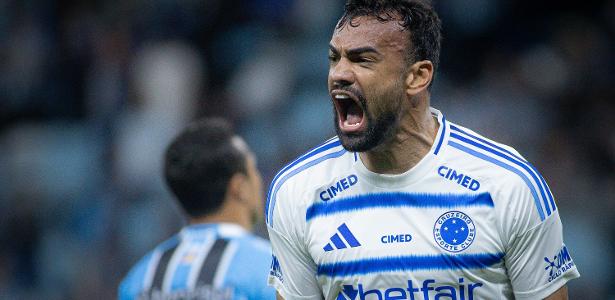 Cruzeiro vence Grêmio com gol de Fabrício Bruno e mantém-se na disputa.