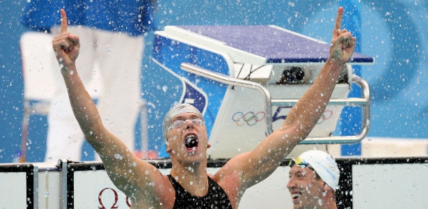 Cielo comemora a conquista da medalha de ouro nos 50 m livre nos Jogos de Pequim - Ezra Shaw/Getty Images