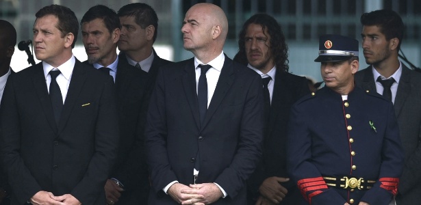 Presidente da Fifa, Gianni Infantino, acompanha velório coletivo na Arena Condá - DOUGLAS MAGNO/AFP