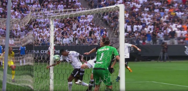 Atacante ex-Corinthians reforçou não ter sentido toque de bola no braço contra Vasco - Reprodução
