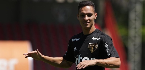 Garoto de 18 anos foi promovido por Aguirre recentemente e ficará no banco contra o Palmeiras