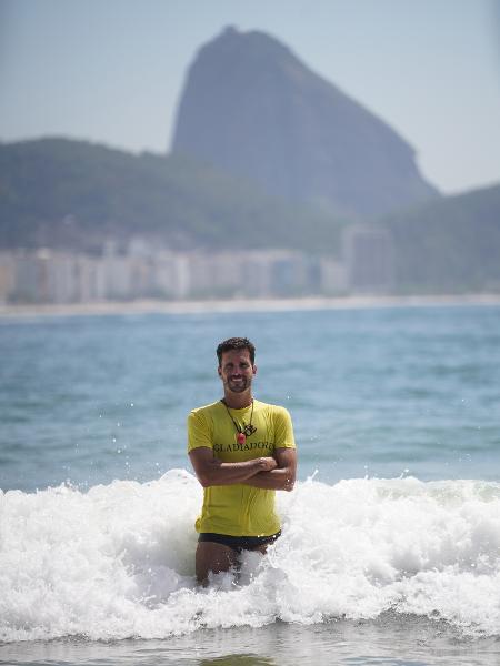 Deputado federal Luiz Lima (PSL-RJ) na praia de Copacabana - Ricardo Borges/Folhapress