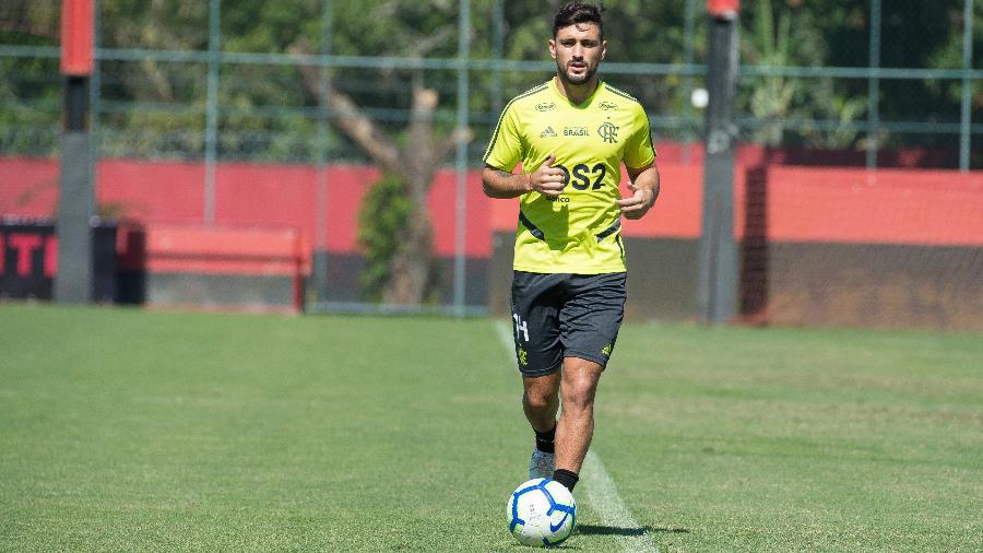 O meia Arrascaeta se recupera de uma cirurgia no joelho esquerdo - Alexandre Vidal/Flamengo
