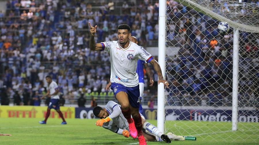 Juninho, do Bahia, comemora seu gol durante partida contra o CSA pela Copa do Nordeste - Itawi Albuquerque/AGIF