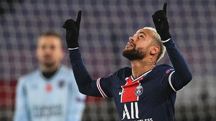 Neymar comemora gol do PSG sobre o Istanbul pela Liga dos Campeões - Franck Fife/AFP