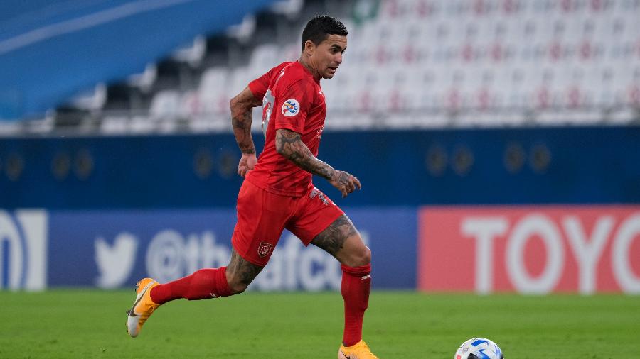 Dudu em ação com a camisa do Al Duhail pela Liga dos Campeões Asiática  - Simon Holmes/Getty Images