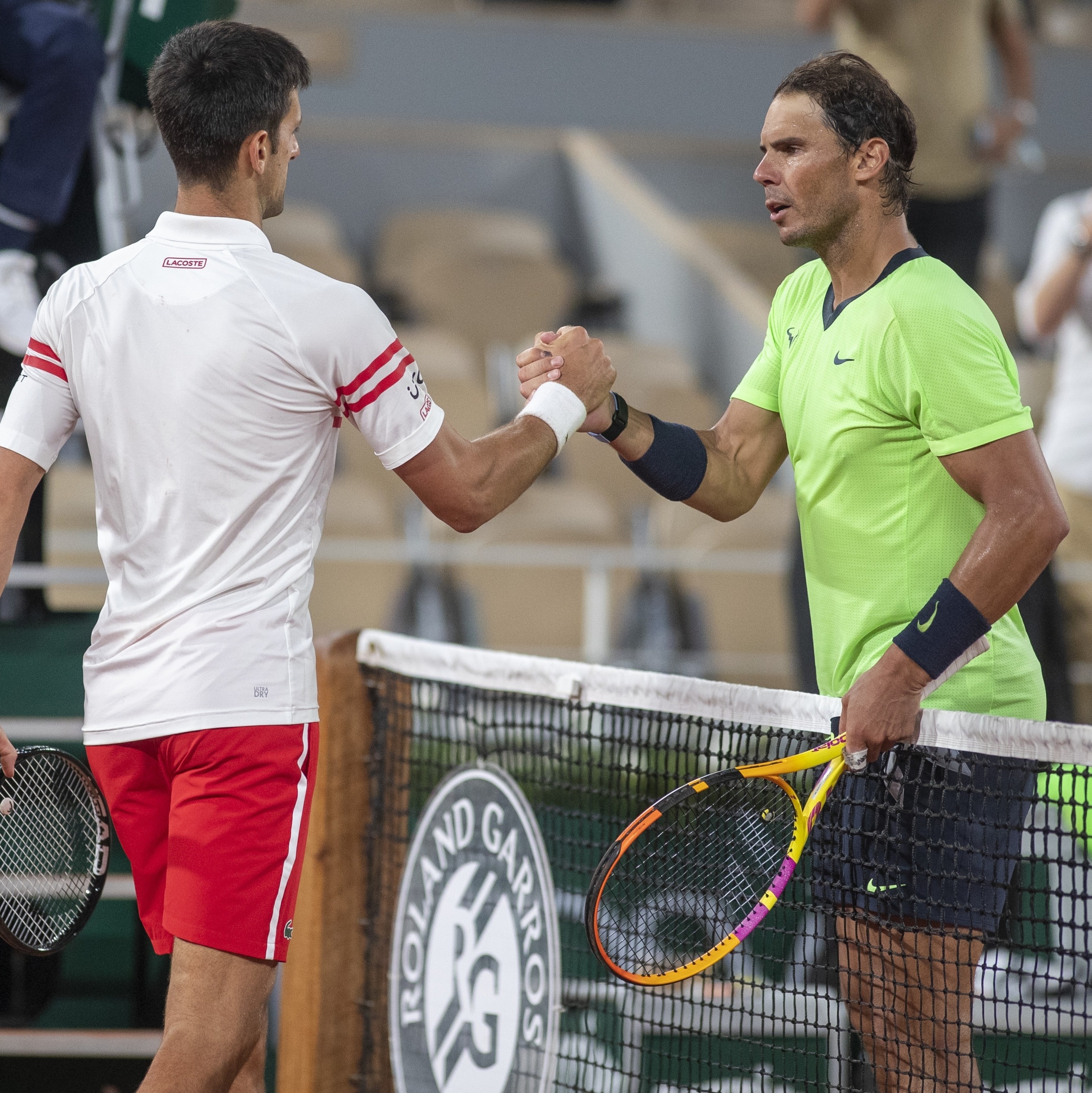 Alcaraz x Djokovic na semi de Roland Garros: horário e onde assistir