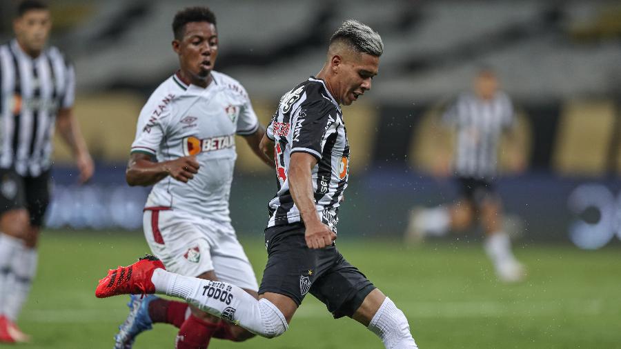 Zaracho em disputa de bola pelo Atlético-MG no jogo contra o Fluminense pela Copa do Brasil 2021, no Mineirão - Pedro Souza