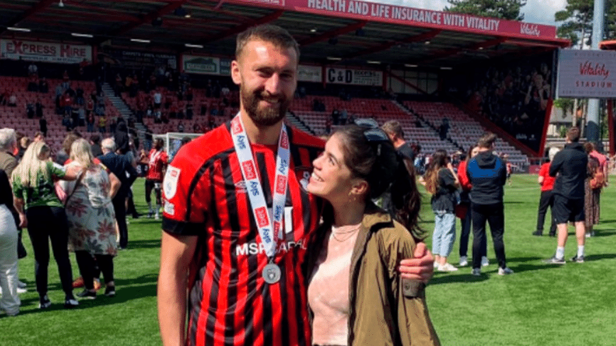 O zagueiro do Liverpool Nat Phillips, que está emprestado ao Bournemouth, assumiu namoro com Molly Moorish, filha de Liam Gallagher - Reprodução/Instagram
