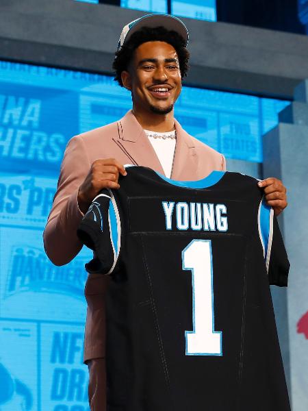 O QB Bryce Young foi selecionado na 1ª geral pelo Carolina Panthers no Draft da NFL - David Eulitt/Getty