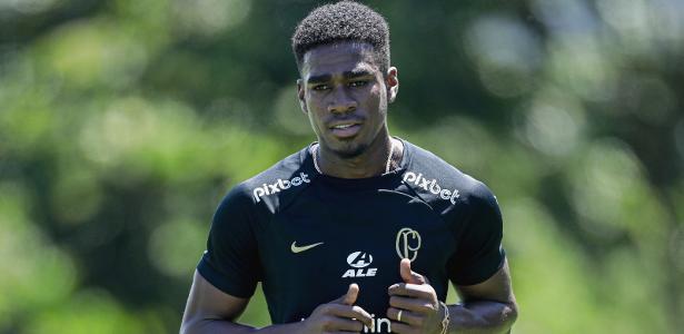 Adaptação de Félix Torres no Brasil: Evolução no Corinthians em destaque